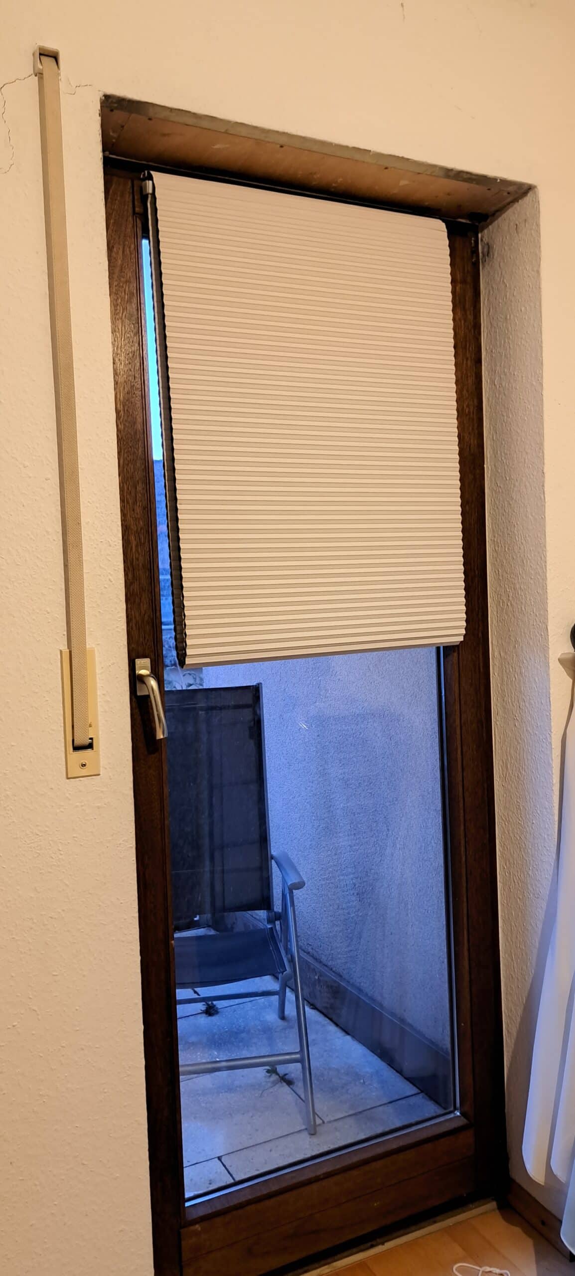 Rollladen Reparatur an Balkontür in Erlangen bei schwergängigem oder defektem Rollladen