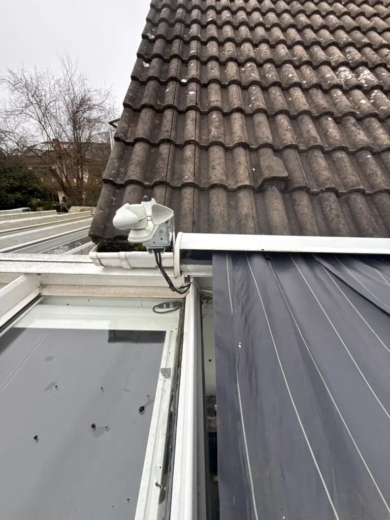 Windwächter einer Erhardt WG Markise in Höchstadt, automatischer Wetterschutz für Glasdächer.